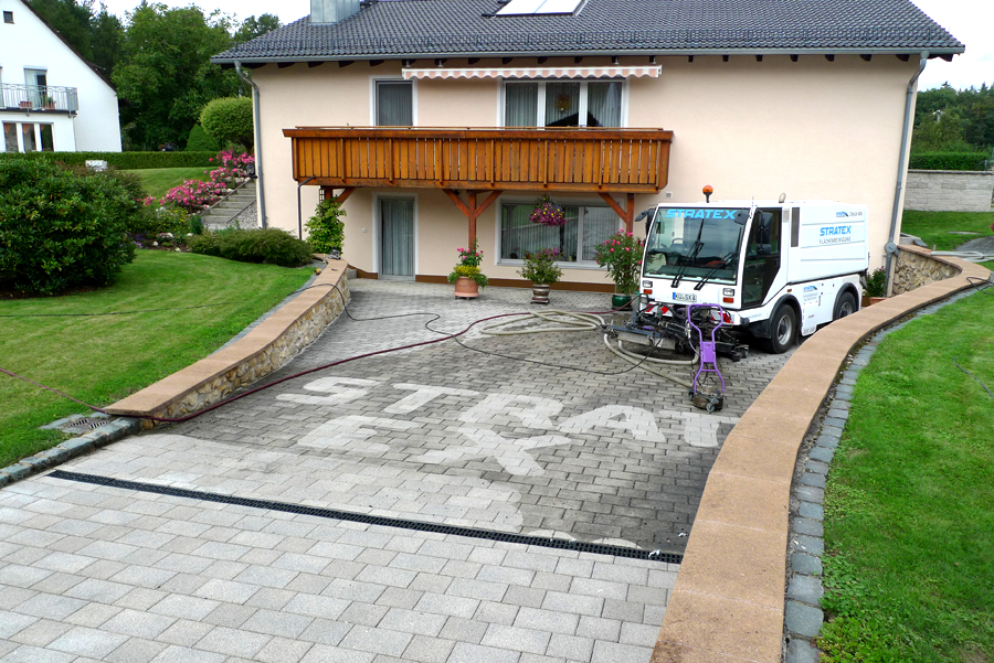 Logo auf der Hoffläche